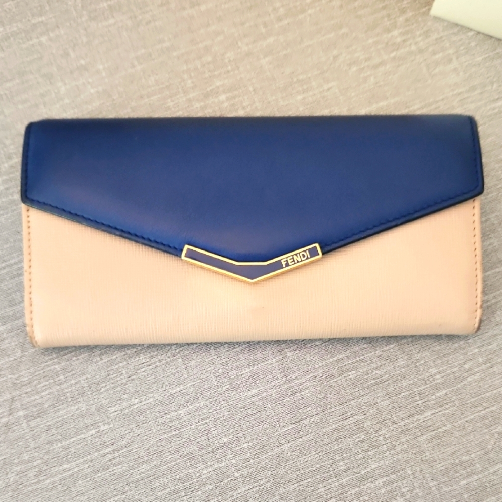 Fendi Contintental Leather Wallet W/Box And Cards - Picture 2 of 16